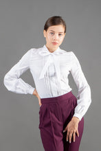 Load image into Gallery viewer, Cotton blouse in white
